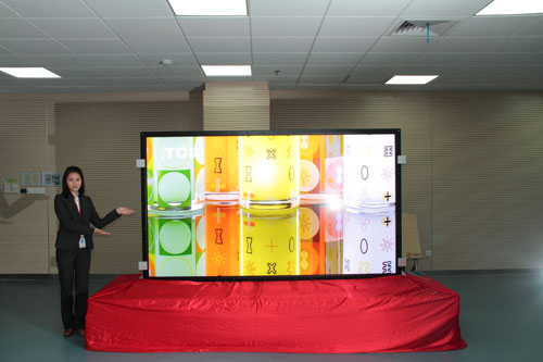 Chinese TCL exhibits 110-inch 4K LCD-TV